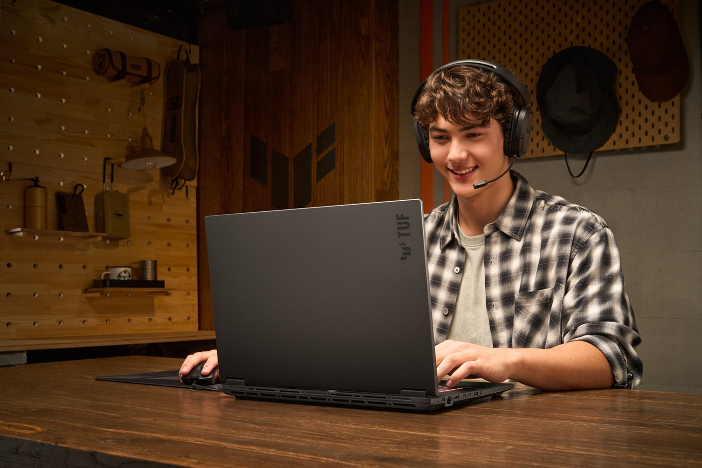 ASUS TUF Gaming A18 FA808UM-S9058 Ryzen 7 260 18.0" 2.5K 240Hz IPS-level 500nits AG 16GB DDR5 5600 SSD512 GeForce RTX 5060 8GB WLAN+BT LAN Cam1080p 90WHrs NoOS Jaeger Gray
