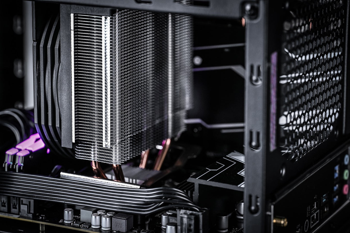 Actina CUBE  8400F/16GB/1TB/RX7600/450W