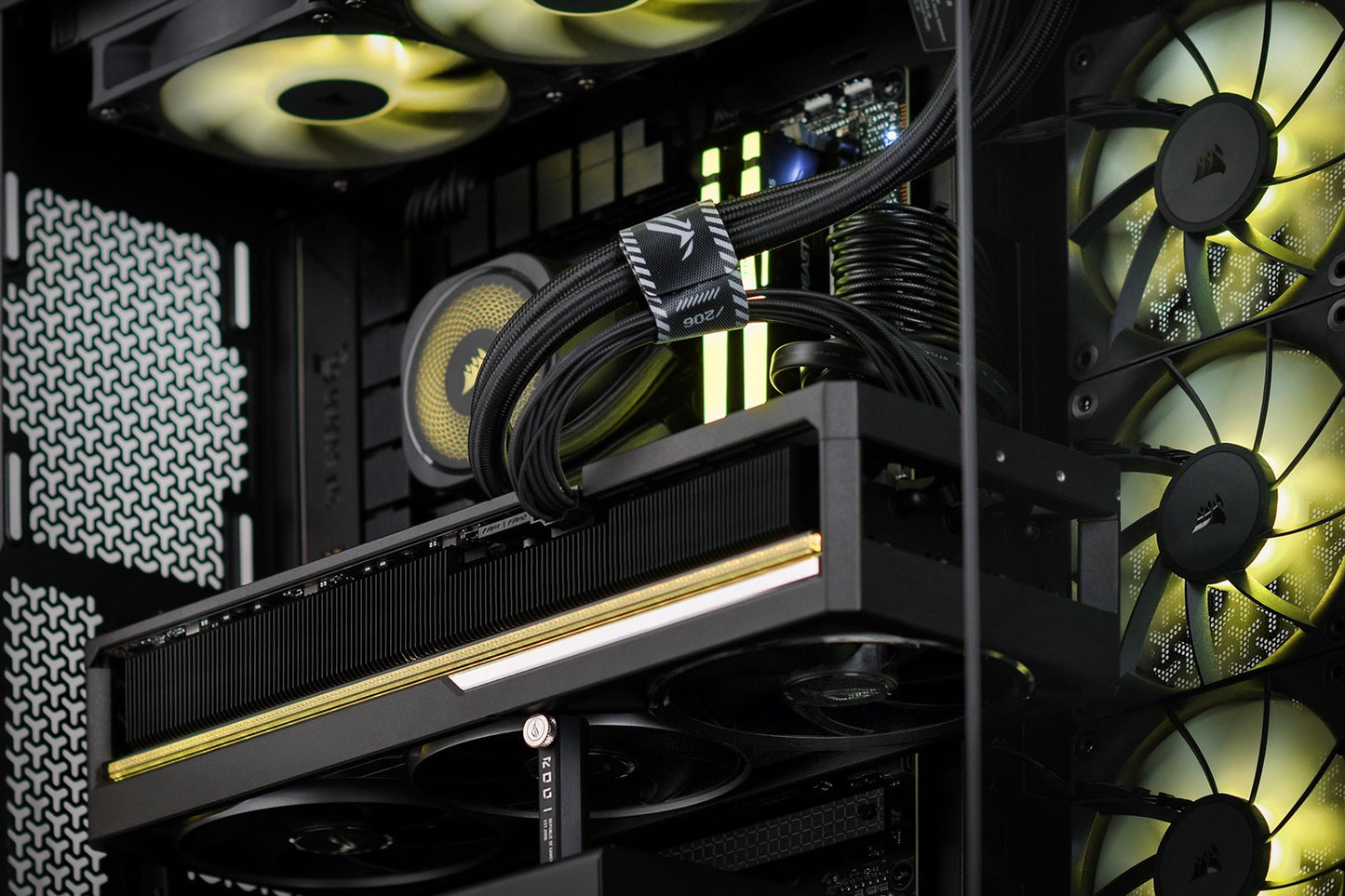 Actina iCUE 7800X3D/32GB/2TB/RX9070XT/850W