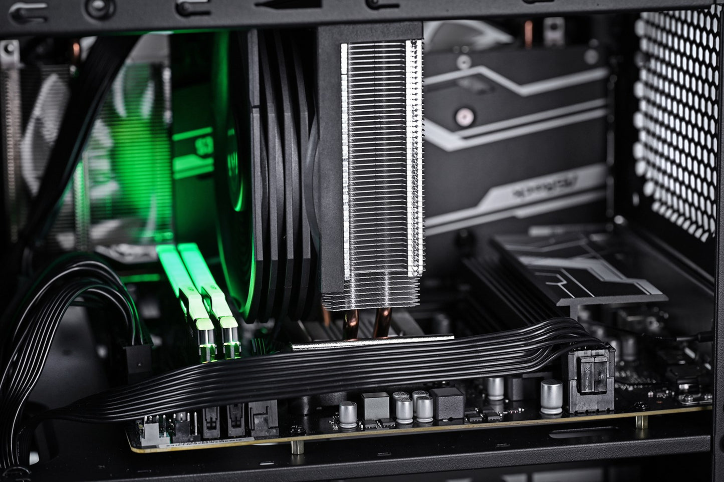 Actina CUBE  8400F/16GB/1TB/RX7600/450W
