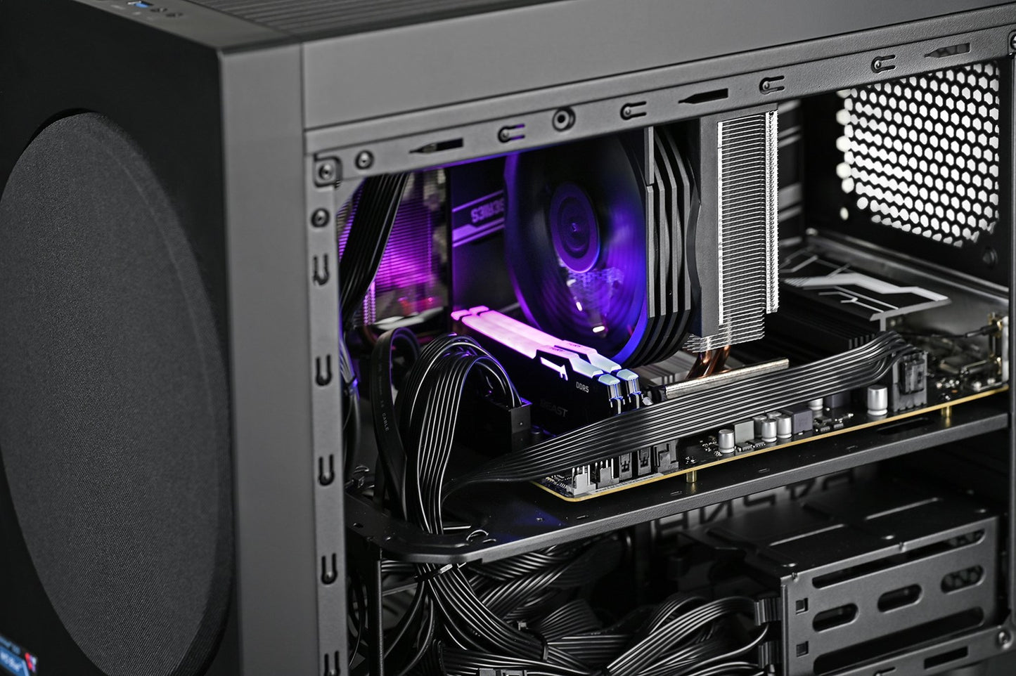 Actina CUBE  8400F/16GB/1TB/RX7600/450W