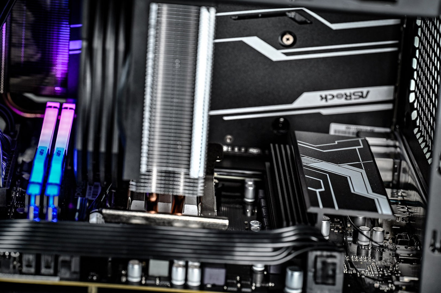 Actina CUBE  8400F/16GB/1TB/RX7600/450W